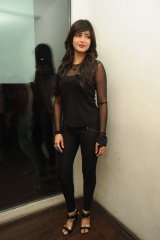 Shruthi Hassan at Yevadu App launch